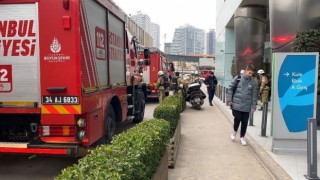 Üsküdarda lüks sitenin otoparkında yangın çıktı
