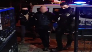 Uyuşturucu satmaktan 15 yıl 8 ay hapis cezası olan hükümlü bekçiden kaçamadı