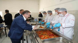 Vali Polattan jandarmayla öğle yemeği yedi
