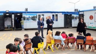 Vali Varol, depremzede çocuklarla bir araya geldi