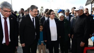Vali Yılmaz ve Milletvekilleri, Konteyner Kenti Ziyaret Etti
