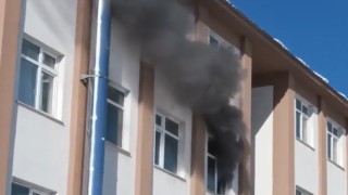 Vanda okulda korkutan yangın