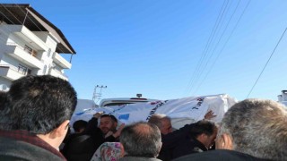 Vanlı kardeşler nişan için gittikleri İzmirde trafik kazasında hayatını kaybetti