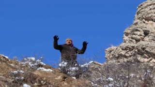 Yalnız Kurt lakaplı Nizam Kul, Sitare Dağına koşarak tırmanıyor