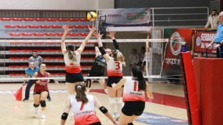 Yalova kadın voleybol takımları Play-Offu garantiledi