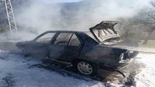 Yanan otomobil kullanılamaz hale geldi
