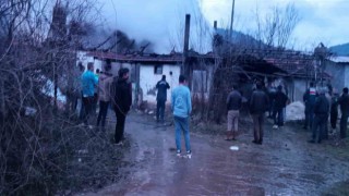 Yangında dumandan etkilenen yaşlı kadın hayatını kaybetti