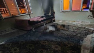 Yaşlı adam odasında çıkan yangında öldü