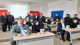 Yıl içinde yazılan şiirleri kitap haline getirdiler