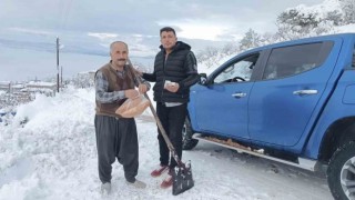 Yolları kapanan vatandaşlara erzak ulaştırıldı