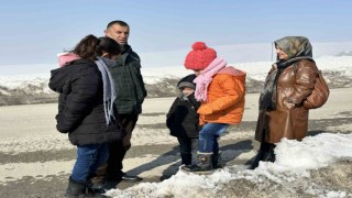 Yüksekovada 4.4 büyüklüğünde deprem korkuttu, vatandaşlar kendini dışarıya attı