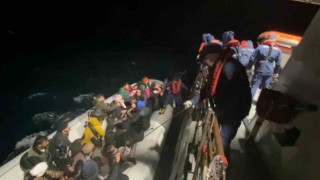 Yunanistanın Midilli Adasına kaçmak isteyen 55 göçmen yakalandı