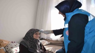 102 yaşındaki hastaya ve kızına ziyaret