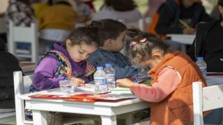 46 mahalleden 3 bin kadın, Evimiz Atölye ve Üretici Kadın Stantları Kadın Buluşmasında bir araya geldi