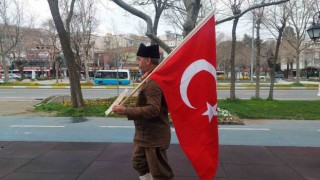 6 yıldır Türk bayrağıyla Çanakkaleye yürüyor