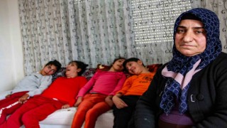 7 çocuktan 4ü ALS hastası olan annenin kahramanlığı göz yaşartıyor