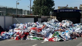 Adana'da Parti ve Adayların Afişleri Toplatılıyor