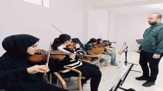 Adıyamanda konservatuarda sanatla iç içe nesiller yetiştiriyor