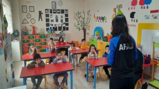 AFAD, okullarda deprem tatbikatı ve bilgilendirme yaptı