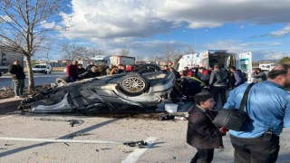 Ağaca çarpıp devrilen otomobil sürücüsü hayatını kaybetti