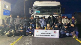 Ağrıda 19 kaçak göçmen yakalandı