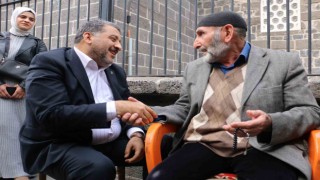 AK Parti Diyarbakır İl Başkanı Ocak, Sur esnafıyla kucaklaştı