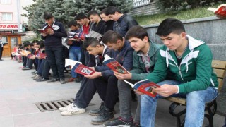 Akdağmadeninde açık havada kitap okuma etkinliği düzenlendi