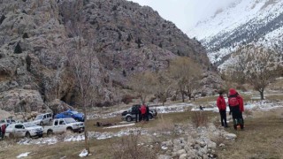 Aladağlarda kar kütlesi altında kalan dağcı hayatını kaybetti