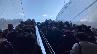 Altunizadede metrobüs arızası: Durakta insan seli oluştu