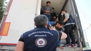 Amasyada mercimek yüklü tırdan 40 kaçak göçmen çıktı