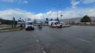 Ambulans ile minibüs çarpıştı: 2 yaralı