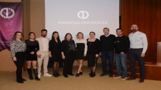 Anadolu Üniversitesi Yunus Emre MYO mezunları öğrencilerle buluştu