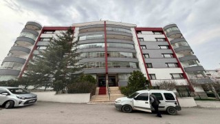 Ankarada cinnet geçiren koca, karısını öldürüp çocuğunu ağır yaraladı