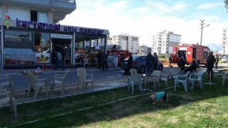 Antalyada bina altındaki pastanenin deposu alev alev yandı