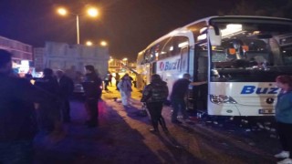 Antalyada otobüs ve hafriyat kamyonu çarpıştı: 4 yaralı