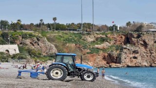 Antalyada yaz erken başladı, dünyaca ünlü sahil tarla gibi sürüldü