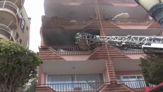 Apartman dairesinde çıkan yangın korkuttu