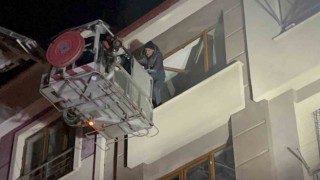 Apartmanın garajında başlayan yangında onlarca kişi evinde mahsur kaldı