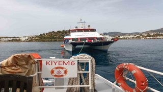 Arızalanan yolcu teknesini KIYEM ekipleri kurtardı