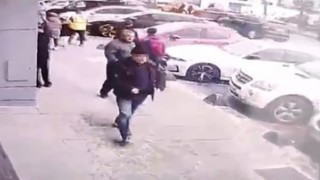 Arkadaşını vuran zanlının sakince uzaklaştığı anlar kamerada