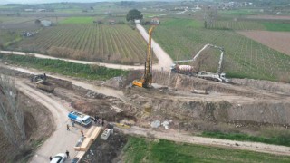 Aşırı yağmurda çöken Sarma Çayı Köprüsünde inşaat çalışmaları başladı