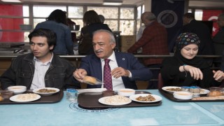 Atatürk Üniversitesinden öğrencilerine ücretsiz iftar yemeği
