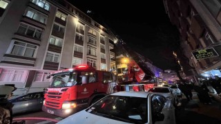 Avcılarda 6 katlı binanın çatısında yangın