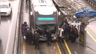 Avcılarda iki metrobüs çarpıştı: 5 yaralı