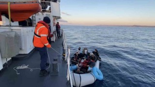 Ayvacık açıklarında 30u çocuk 79 kaçak göçmen yakalandı