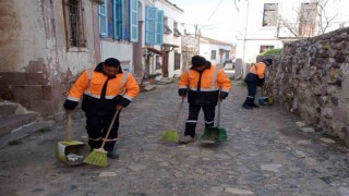 Ayvalık Belediyesi emekçilerinden bahar temizliği