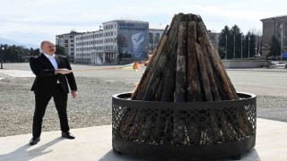Azerbaycan Cumhurbaşkanı Aliyev nevruz ateşini Hankendide yaktı