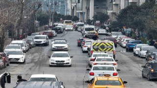 Bahçelievlerde trafik çilesi: 200 metre mesafe 25 dakikada gidiliyor