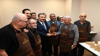 Bakan Koca: Toplam tahsis edilen 4924 sayılı kanuna tabi sözleşmeli kadroyla çalışan 36 bin kişi oldu
