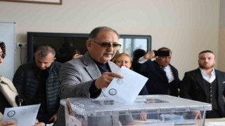Bakan Özhaseki: “İnsanların siyasi tercihi başımızın üstünde”
